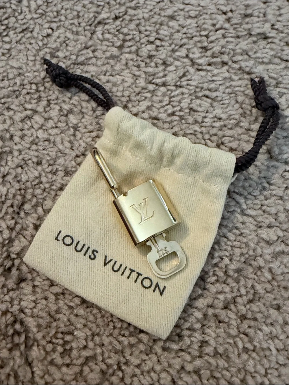 LOUIS VUITTON